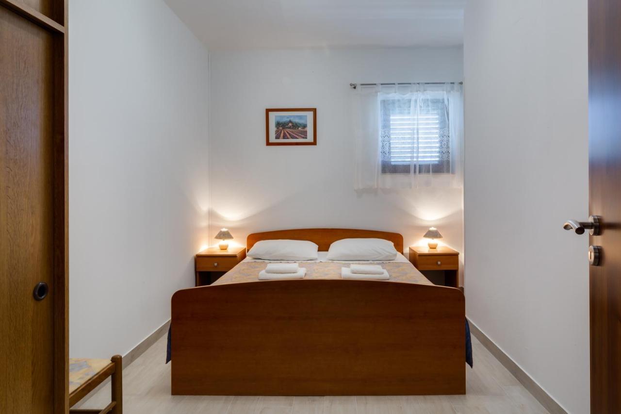 Family Friendly Seaside Apartments Kozino, Zadar - 5756 Petrčane Exterior foto